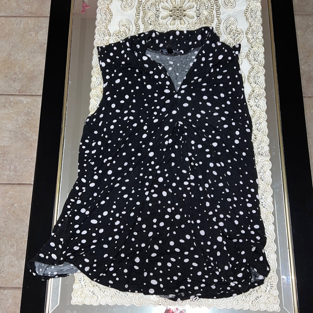 Cable & Gauge black v-neck sleeveless blouse with white dots